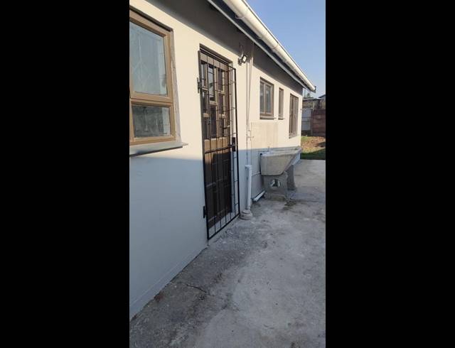 3 BEDROOM HOUSE FOR SALE IN BRACKENHAM